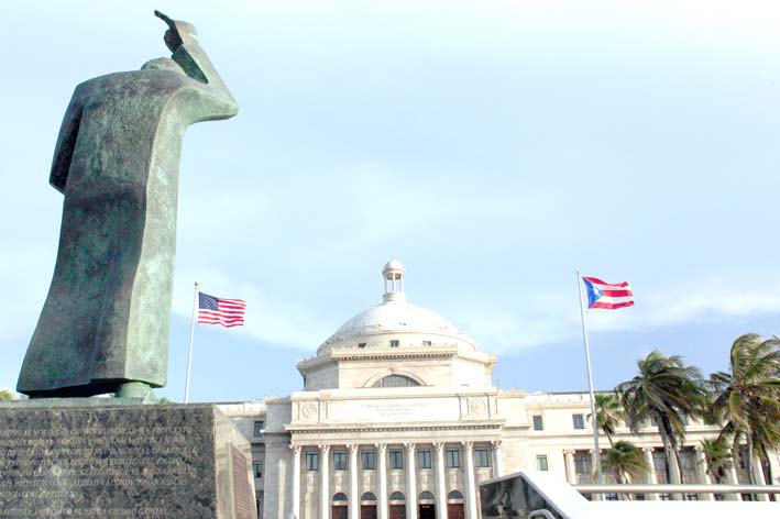 Puerto Rico debate consecuencias de pagar la deuda.