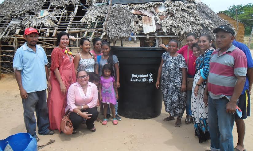 Ayudas a cuatro comunidades wayúu en el área rural del distrito de Riohacha realizó la Gestora Social y con acompañamiento de la Directora de Asuntos Indígenas distrital.