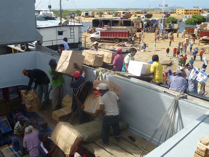 Los comerciantes de Maicao, Uribia y Manaure están protestando por el cierre de Puerto Nuevo por parte de la Dian.