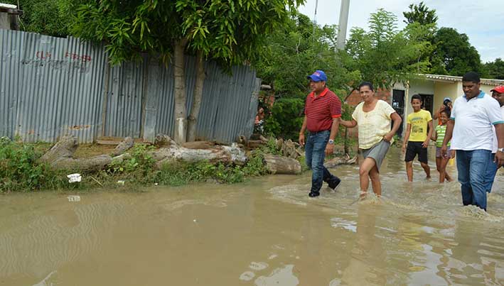 El Alcalde visitó  los sectores que han sido más  afectados por los aguaceros caídos en la ciudad.