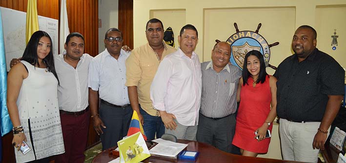En el despacho del alcalde (e) de Riohacha, Miguel Francisco Pitre Ruiz, tomó posesión como secretario de Educación Distrital, Pedro Francisco Mengual Sierra.
