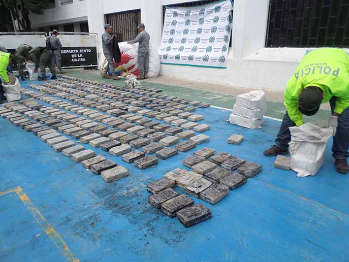 410 kilos de cocaína decomisaron las autoridades en alta mar en aguas del Departamento de La Guajira.