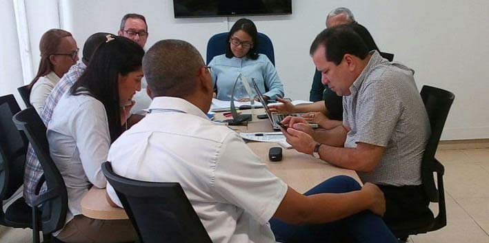 En una reunión entre el alcalde de Maicao y la gerente de Electricaribe en La Guajira se habló sobre la legalización de proyectos de normalización en algunas comunidades de la población.