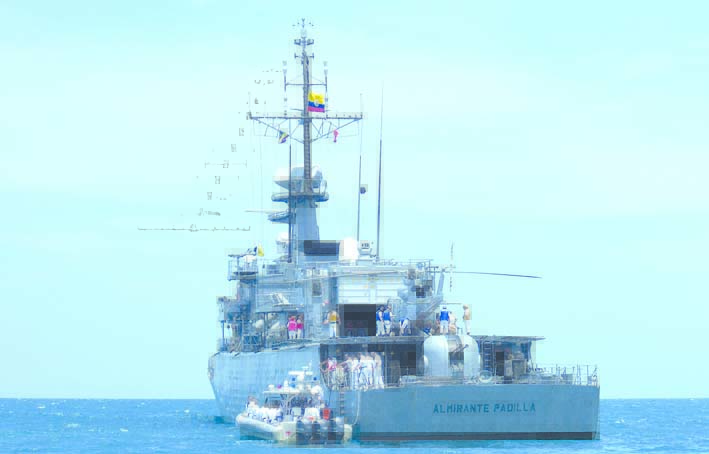 La imponente fragata Almirante Padilla sigue navegando las aguas del mar Caribe
