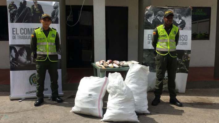 636 kilos de diferentes alimentos fueron decomisados en dos operativos que realizaron dos unidades policiales.