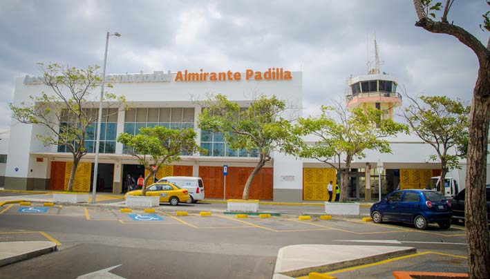Aeropuerto Almirante Padilla, preparado para la semana mayor