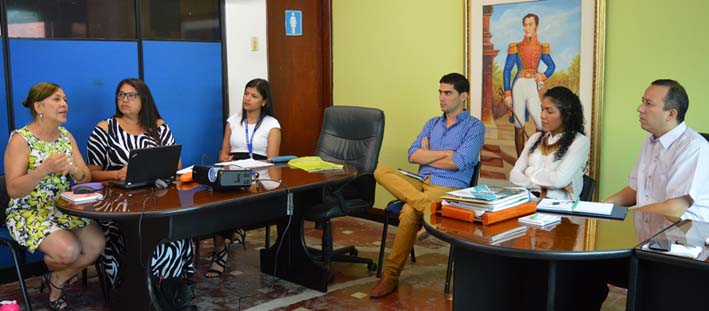 Aspecto de la reunión, entre funcionarios de la Universidad de La Guajira y del Departamento de La Guajira.