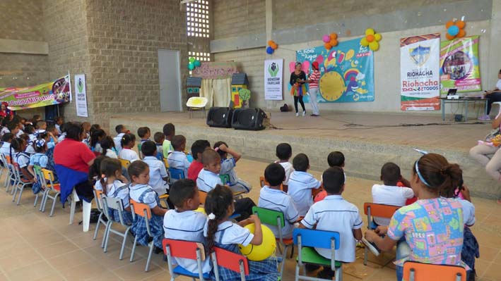 Las actividades lúdico-recreativas estuvieron a cargo de las estudiantes y docentes de Pedagogía Infantil y Recreación y Deportes de la Universidad de La Guajira.