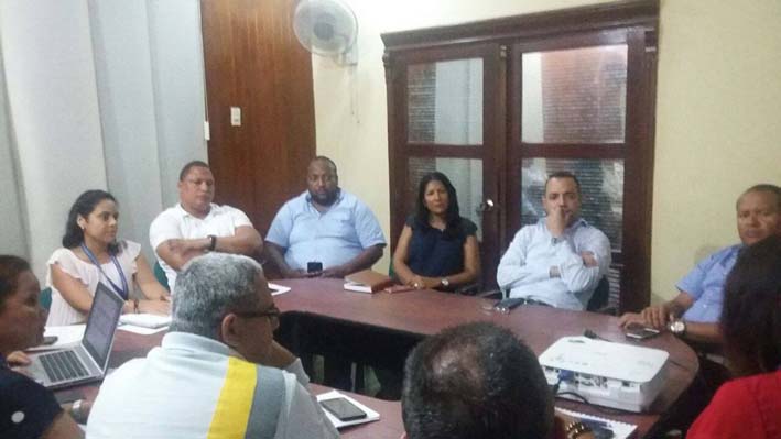 Una mesa de trabajo se realizó en el despacho de la Alcaldesa de Riohacha, con las directivas de Electricaribe en La Guajira.