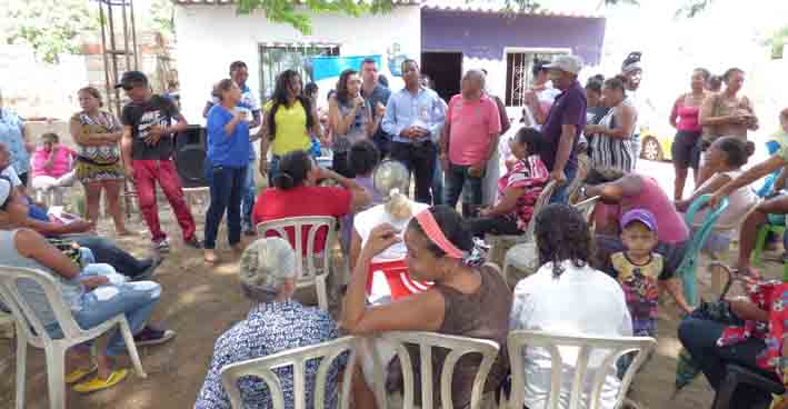 Habitantes de los barrios Villa Campo Alegre y Majayura 2 escucharon la socialización que realizaron funcionarios del Distrito.