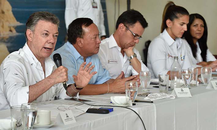 En compañía de varios de los ministros del despacho, el Presidente Juan Manuel Santos absolvió las inquietudes planteadas por representantes de las fuerzas vivas de La Guajira.