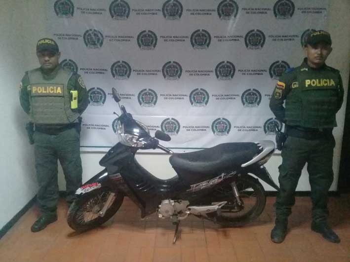 Esta motocicleta que delincuentes le quitaron al Policía Pablo Emilio Rodríguez en Fonseca.