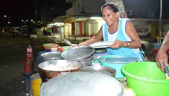 Miriam Beatriz Fontalvo, trabaja todas las noches para alimentar a sus hijos.