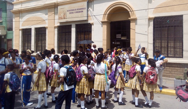 La manifestación que realizaron los estudiantes de la  Institución Educativa Isabel María Cuesta González, al frente de la Secretaría de Educación Distrital.