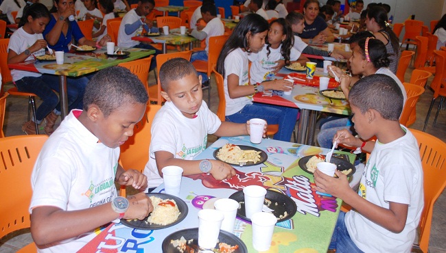 La Ministra de Educación pide facultades para contratar la alimentación escolar en La Guajira.