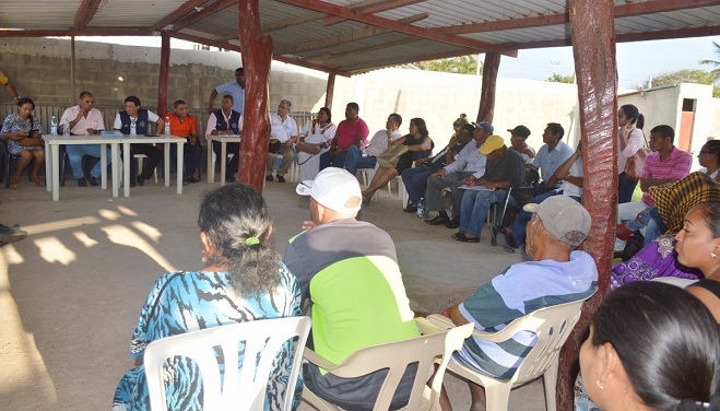Aspecto de la reunión en el barrio Villa Fátima, en donde asistieron concejales y funcionarios del Distrito, quienes escucharon a la comunidad.