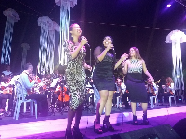 Las jóvenes cantantes Marienna Fuentes Brito, Daniela Castilla Maestre y Paula Nieto Medina.