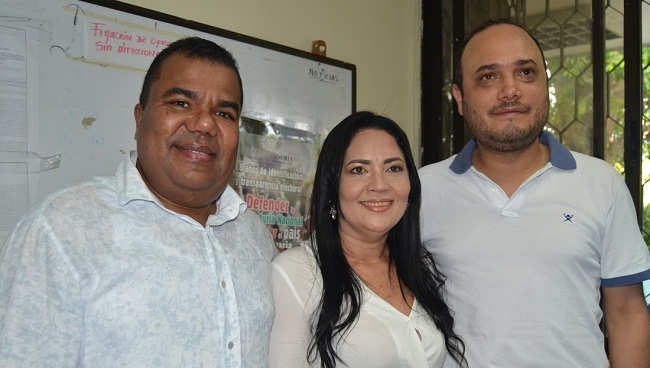 Aldrin Quintana Ustate, Karen Cerchar Castillo y Alfredo Deluque Zuleta.