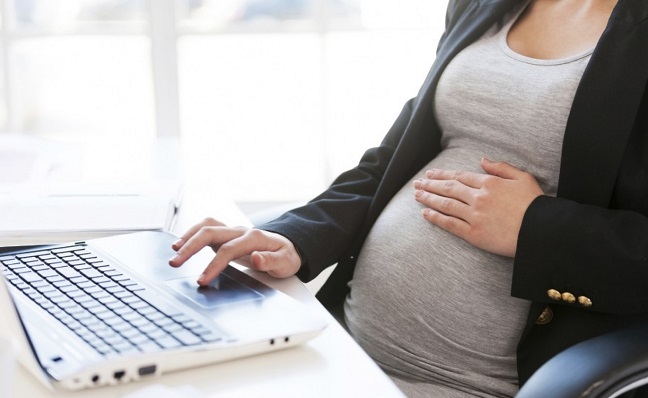 La Corte Constiticional ratificó que no existe una norma legal que obligue a informar sobre el estado embarazo de las mujeres, en el momento de aspirar a un empleo. 