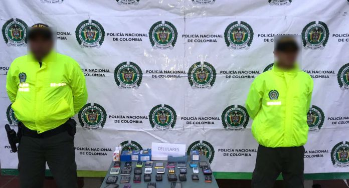 Policía decomisó  celulares en varias tiendas y establecimiento de reparación en el municipio de Maicao.