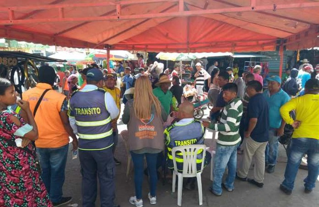 A esta carpa llegan muchísimos venezolanos pidiendo un espacio para trabajar.
