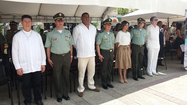 Aspecto de la ceremonia de la celebración de los 127 años de la Policía Nacional, que ésta se realizó en la plaza Almirante Padilla de Riohacha.