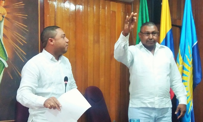 Ante el actual presidente del Concejo de Riohacha Endry Guerra Vanegas tomó posesión como presidente del Concejo con vigencia fiscal a partir del 1 de enero del 2019 Oswaldo Iguarán Pinto.