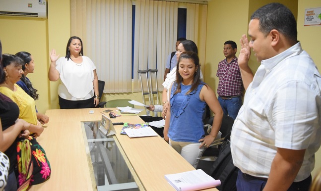 Ante el alcalde de Fonseca, Misael Velásquez Granadillo, y en presencia de los funcionarios del hospital San Agustín, tomó posesión como gerente del centro asistencial la bacterióloga Yelitza Ayala Redondo.