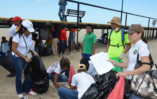 “La idea es abarcar limpieza de playa en los sectores 3, 4, 5 y El Tambo, además de sensibilizar y motivar a la ciudadanía sobre la necesidad de mantener libre de deshechos estos espacios con total conciencia", explicó Yanlys Rojas. 