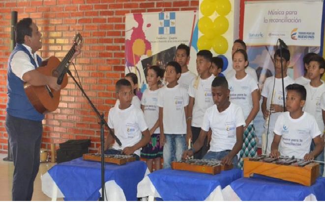 En esta celebracíon participaron 60 de los mejores voces de los niños de cada uno de los centros que están en Riohacha.