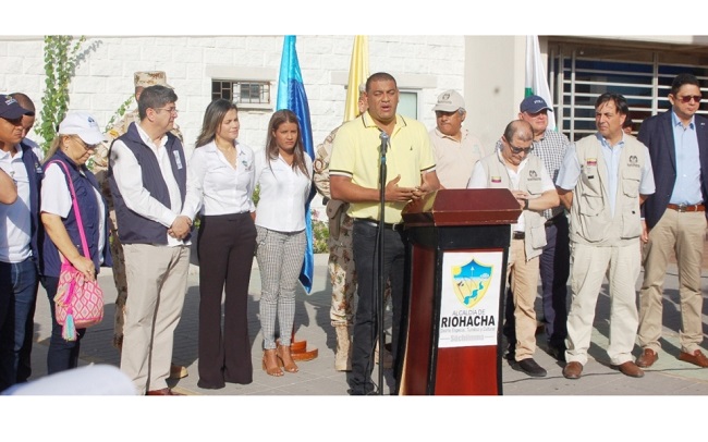 Desde las ocho de la mañana, autoridades locales, regionales y nacionales se reunieron frente a la institución educativa Almirante Padilla, para iniciar de manera oficial el proceso de elección a la Alcaldía del Distrito.