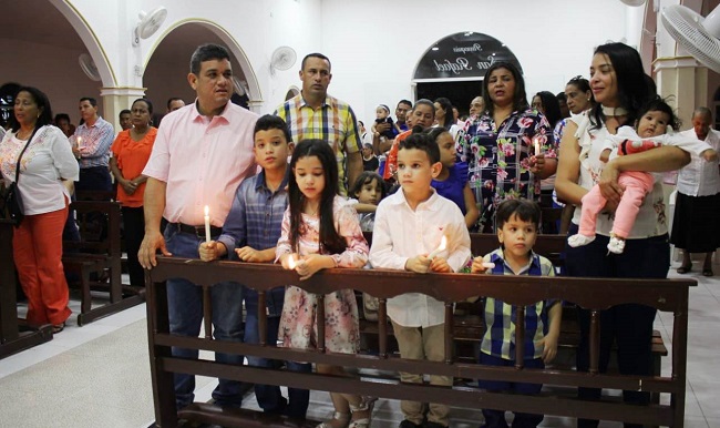 El Alcalde ofreció una misa en su honor en la iglesia del barrio Calancala de toda su vida. Allí fue ovacionado por el público y felicitado.