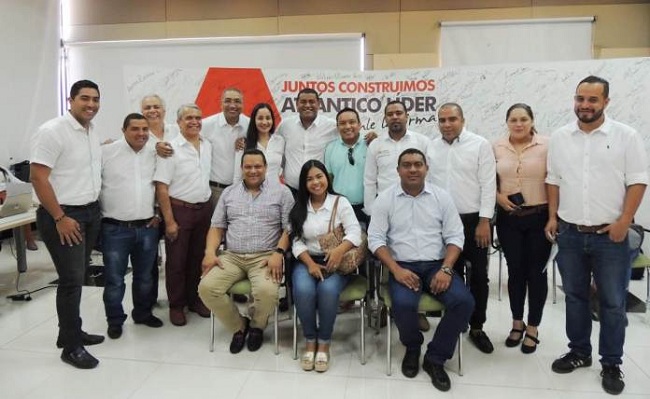 El gobernador de La Guajira, junto a los alcaldes de los municipios que participaron en la jornada.
