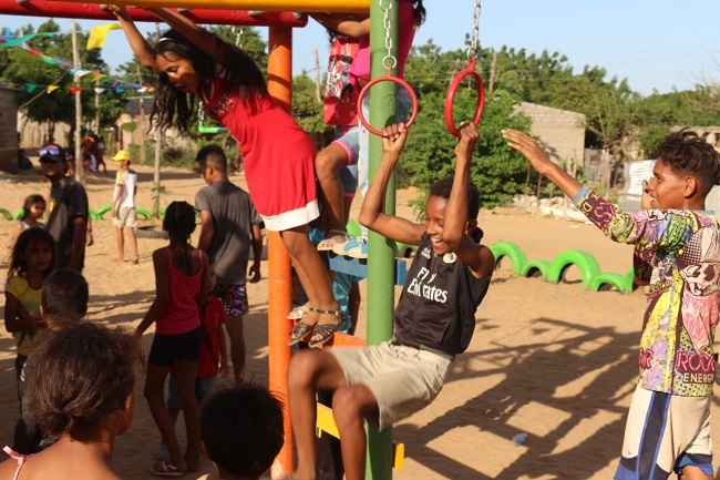 Los niños felices, con su parque ecológico en el barrio Las Marías.
