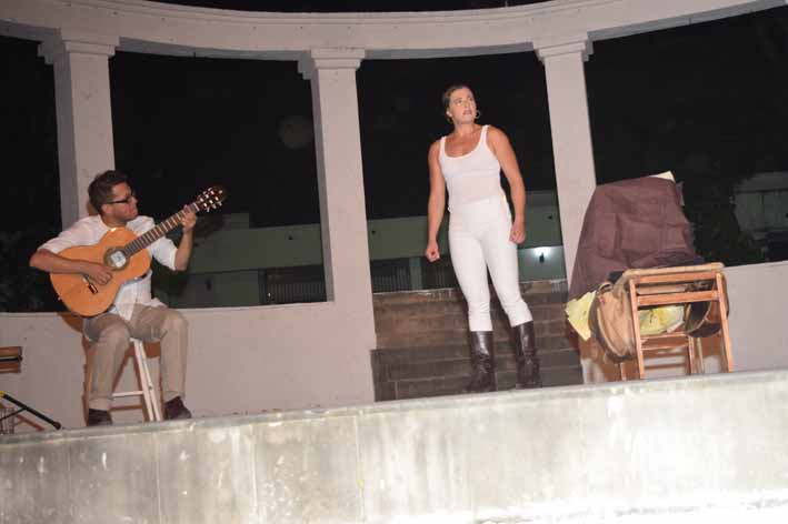 Al finalizar la puesta en escena, su protagonista de raíces venezolanas, Tamsín Clarke compartió con el público asistente el trabajo.