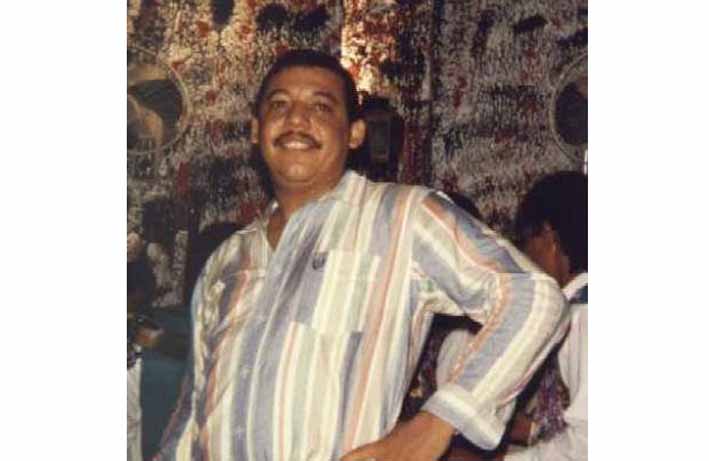 Juan Humberto Rois Zúñiga, nació en San Juan del Cesar, La Guajira el 25 de diciembre de 1958 y falleció en Anzoátegui, Venezuela, el 21 de noviembre de 1994. 