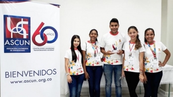Entre los participantes se encontraban: Johana Santiago, Olaris Sarmiento, José Luis Gámez Ortiz y Natalia Peñuela, representantes del departamento de la Guajira. Entre los participantes se encontraban: Johana Santiago, Olaris Sarmiento, José Luis Gámez Ortiz y Natalia Peñuela, representantes del departamento de la Guajira.