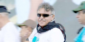 El Tribunal de Paz ordenó suspender el proceso de extradición del exjefe guerrillero Jesús Santrich, capturado por la Fiscalía por un requerimiento de la justicia norteamericana. El Tribunal de Paz ordenó suspender el proceso de extradición del exjefe guerrillero Jesús Santrich, capturado por la Fiscalía por un requerimiento de la justicia norteamericana.