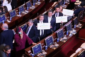 Integrantes del partido Farc Victoria Sandino (i), Pablo Catatumbo (2-i) y Luis Alberto Albán (c) asisten a la instalación del nuevo periodo de sesiones del Congreso. Integrantes del partido Farc Victoria Sandino (i), Pablo Catatumbo (2-i) y Luis Alberto Albán (c) asisten a la instalación del nuevo periodo de sesiones del Congreso.