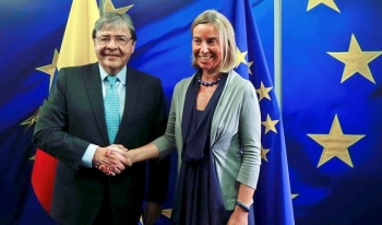El canciller de Colombia, Carlos Holmes Trujillo, trató con la jefa de la diplomacia de la Unión Europea, Federica Mogherini, sobre la crisis que hoy afronta Venezuela. El canciller de Colombia, Carlos Holmes Trujillo, trató con la jefa de la diplomacia de la Unión Europea, Federica Mogherini, sobre la crisis que hoy afronta Venezuela.