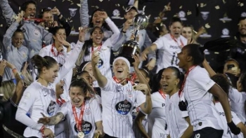 Corinthians se impuso este lunes en la final del torneo por 2-0 a las también brasileñas del Ferroviaria en el estadio Olímpico "Atahualpa" Corinthians se impuso este lunes en la final del torneo por 2-0 a las también brasileñas del Ferroviaria en el estadio Olímpico "Atahualpa"