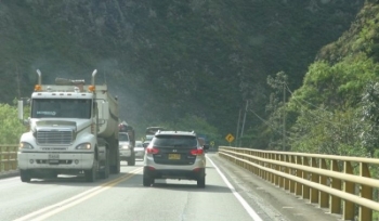 Se trata de una carretera de 86 kilómetros que une la capital colombiana con lo que se conoce como la puerta a los Llanos orientales de Colombia. Se trata de una carretera de 86 kilómetros que une la capital colombiana con lo que se conoce como la puerta a los Llanos orientales de Colombia.