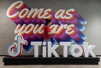 Cartel de TikTok durante una visita de prensa a las oficinas de Bytedance y TikTok en Singapur (Singapur). Cartel de TikTok durante una visita de prensa a las oficinas de Bytedance y TikTok en Singapur (Singapur).