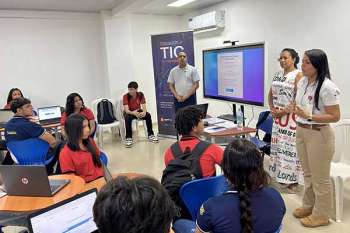 Funcionarios de Drummond realizando la capacitación a los jóvenes de instituciones educativas del departamento del Cesar. Funcionarios de Drummond realizando la capacitación a los jóvenes de instituciones educativas del departamento del Cesar.