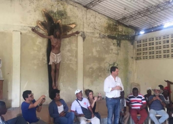 El jefe de la delegación de paz de la guerrilla de las Farc, ‘Iván Márquez’, junto a ‘Pastor Alape’ integrante del secretariado, pidieron perdón a las familias de las víctimas de la masacre de Bojayá. El jefe de la delegación de paz de la guerrilla de las Farc, ‘Iván Márquez’, junto a ‘Pastor Alape’ integrante del secretariado, pidieron perdón a las familias de las víctimas de la masacre de Bojayá.