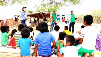 Funcionarios del ICBF recorren a La Guajira, atendiendo a las familias en los poblados y zonas dispersas. Funcionarios del ICBF recorren a La Guajira, atendiendo a las familias en los poblados y zonas dispersas.