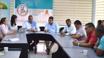 El gobernador electo y el rector de UniGuajira dialogaron sobre las dificultades que presentan la institución y la urgencia del cumplimiento por parte del Gobierno Departamental. El gobernador electo y el rector de UniGuajira dialogaron sobre las dificultades que presentan la institución y la urgencia del cumplimiento por parte del Gobierno Departamental.