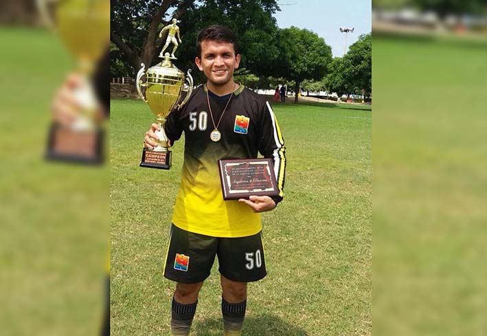 Villavicencio, se quedó con el trofeo.