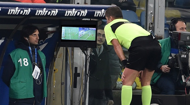 El VAR también estará operativo en la Supercopa de Europa 2019 y la Uefa planea extender su uso a la fase final de la Eurocopa 2020.