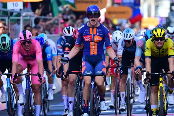 Casper Van Uden, ciclista neerlandés del equipo Picnic Post ganador de la cuarta etapa del Giro de Italia.